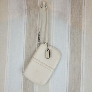 Coach Pebbled Leather Wristlet‎ Wallet Cream Ivory